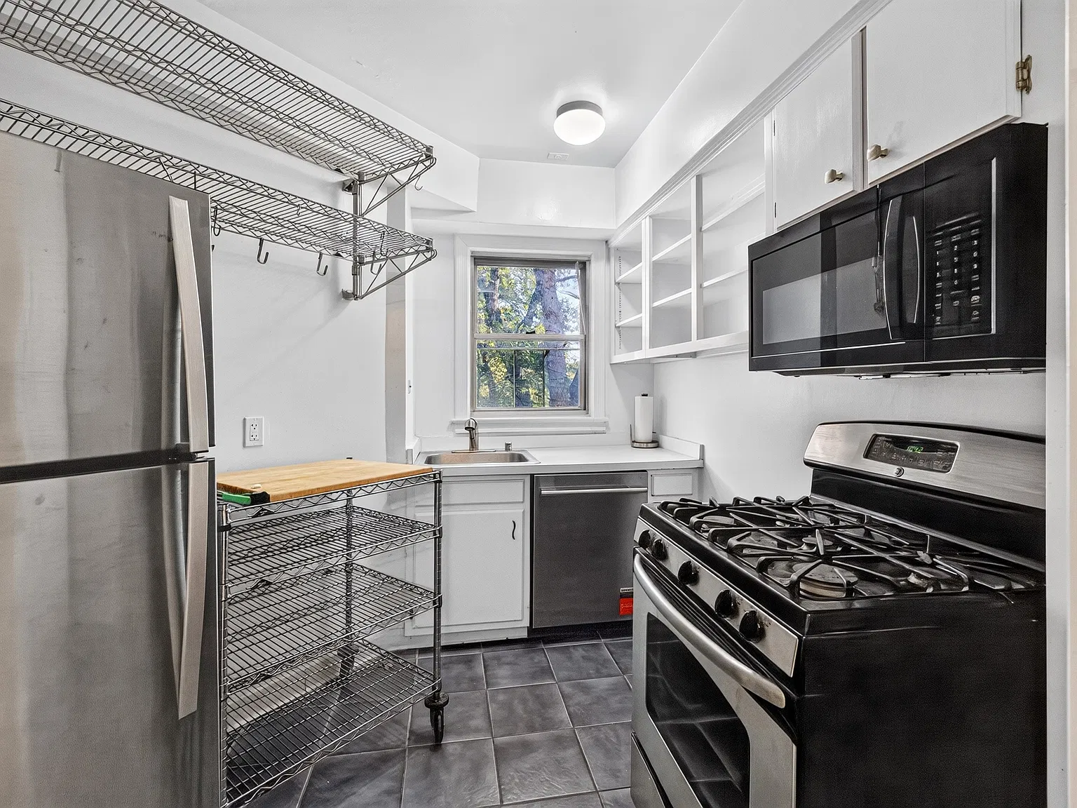 1 bed, 859 sqft, $2,500 — Photo 4