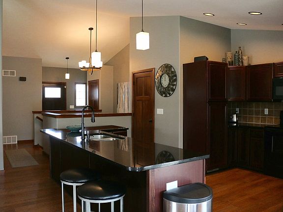 3rd image of 1118 Flagstaff Dr
