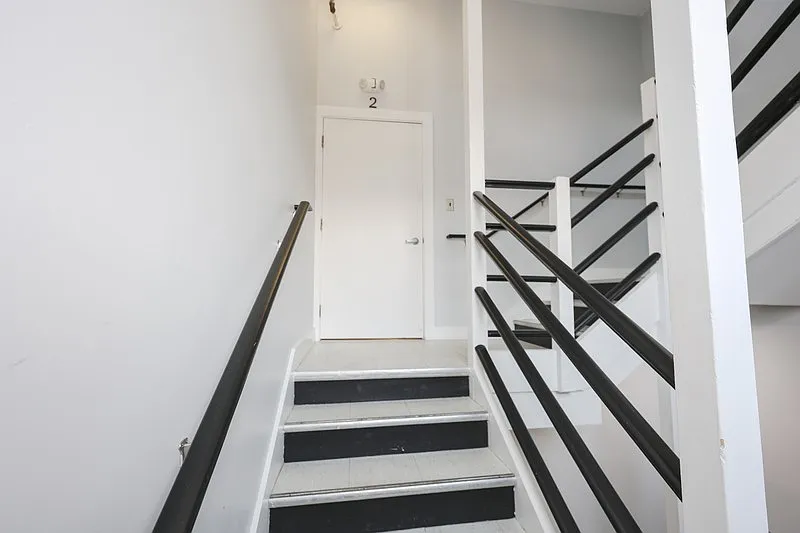 Studio, 2.0 bath, 373 sqft, $466 — Photo 2