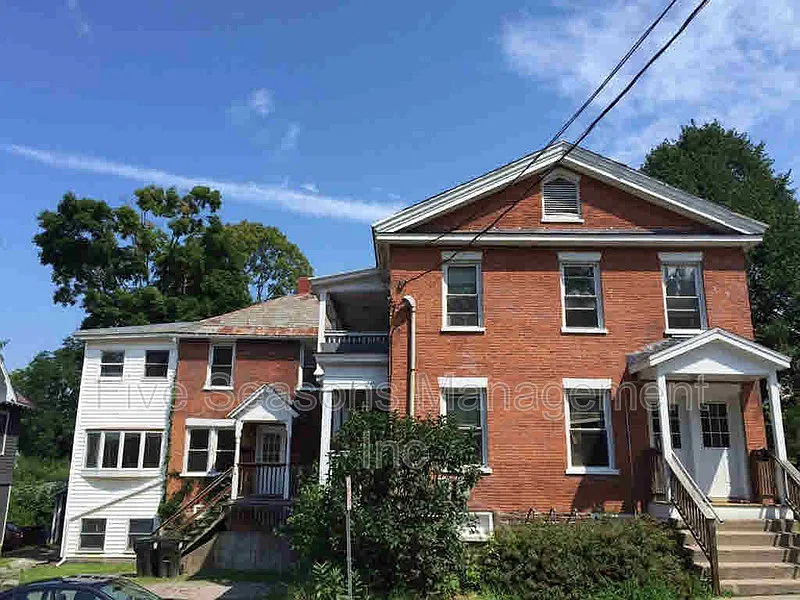 3 bed, 1.5 bath, 900 sqft, $3,000 — Photo 1