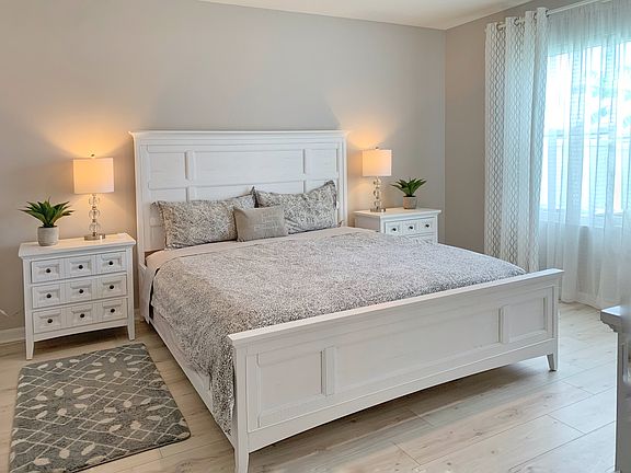Master bedroom with orthopedic mattress, 2 night stands and a dresser.
Has a walk-in closet and own bathroom and toilet