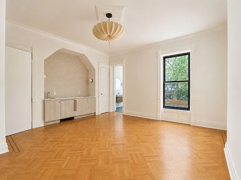 814 Putnam Ave #1 — Photo 11