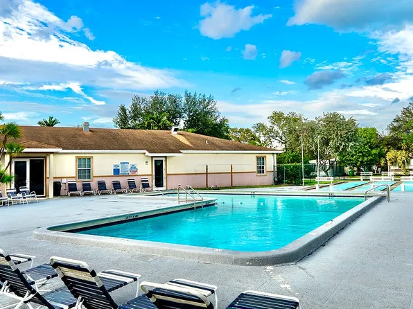 12405 SW 5th St, Fort Lauderdale, FL 33325