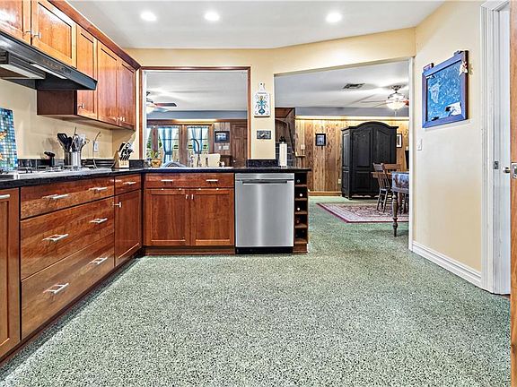 5th image of 6240 Carlson Dr