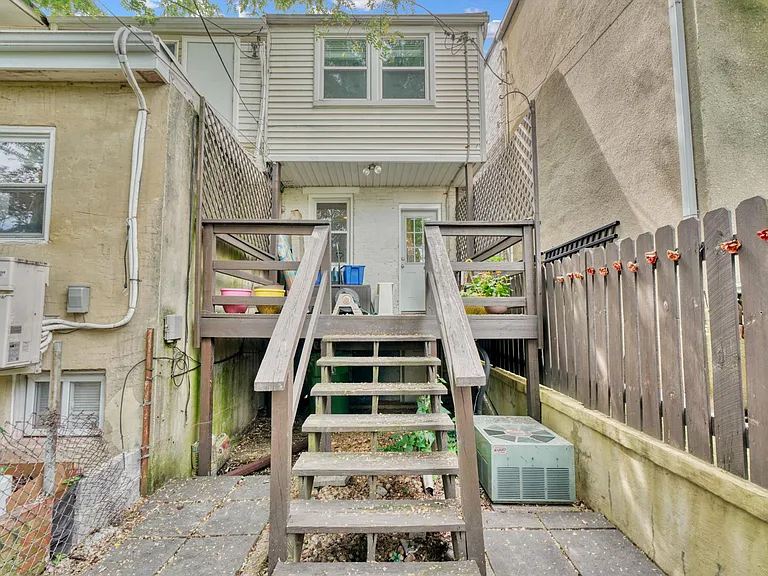 111 S Castle St — Photo 20