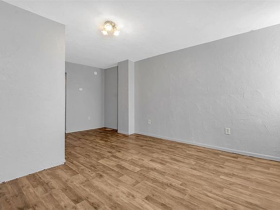 4th image of 402 N 1st St