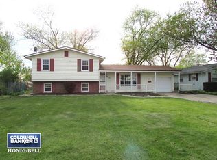 410 Arrowhead Trl, Carol Stream, IL 60188