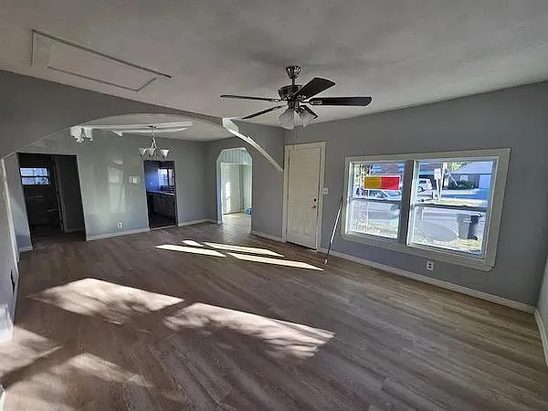 806 W Hampton Springs Ave — Photo 3