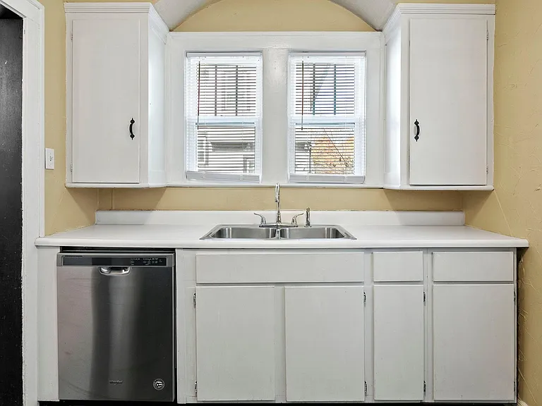 5607 Broadway St — Photo 15
