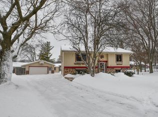 163 Poplar Ct, Hartland, WI 53029