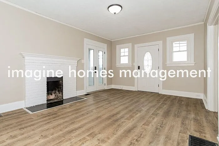 3 bed, 1.0 bath, 1308 sqft, $1,995 — Photo 2