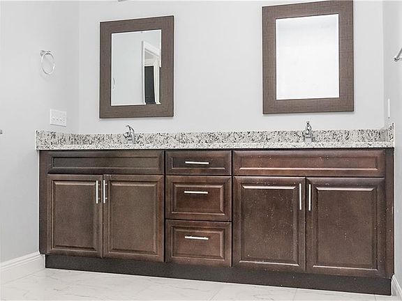 5th image of 5 Herring Ct