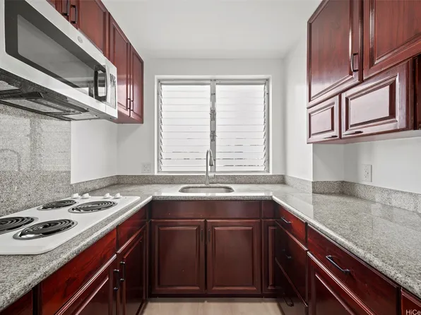 1555 Pohaku St APT B302, Honolulu, HI 96817