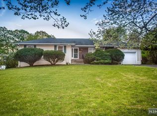 82 Ridge Dr, Livingston, NJ 07039