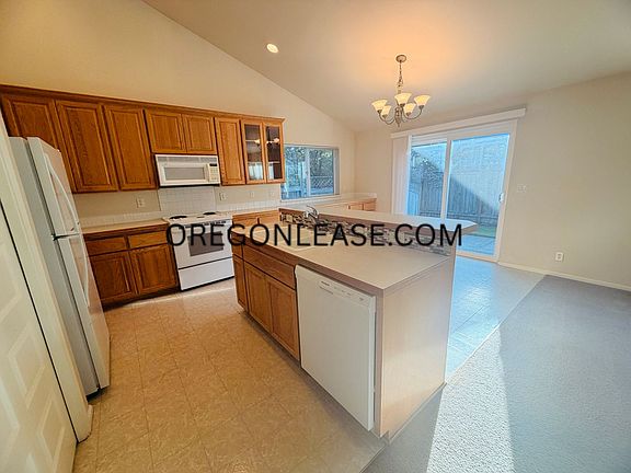 5th image of 3562 Korbel St