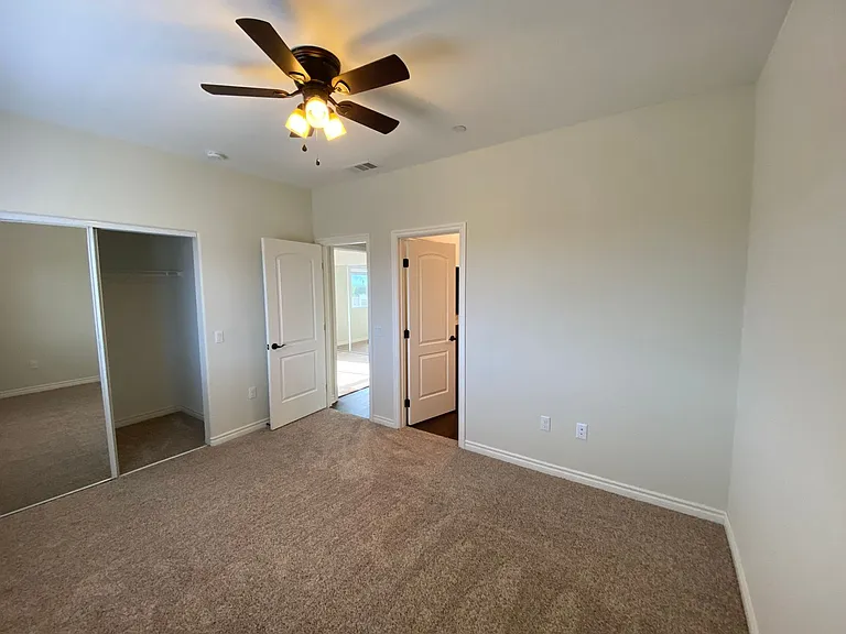 Santa Barbara Luxury Apartment Homes — Photo 46