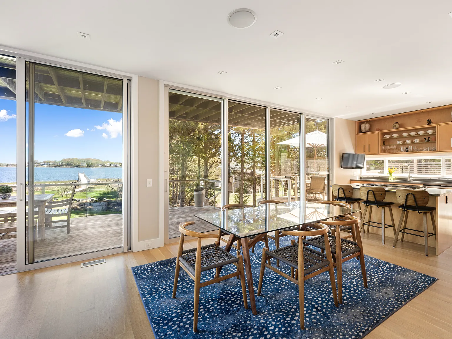 Live The Hamptons Dream On Sag Harbor Cove — Photo 4