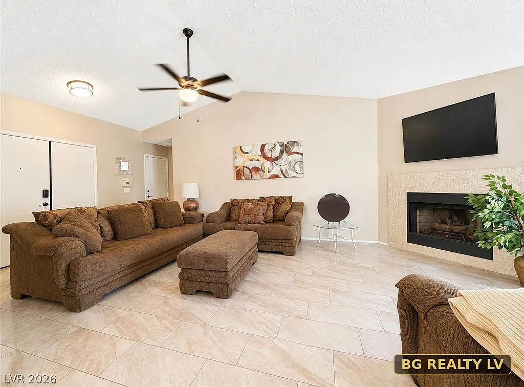3 bed, 2.0 bath, 1236 sqft, $2,450 — Photo 4