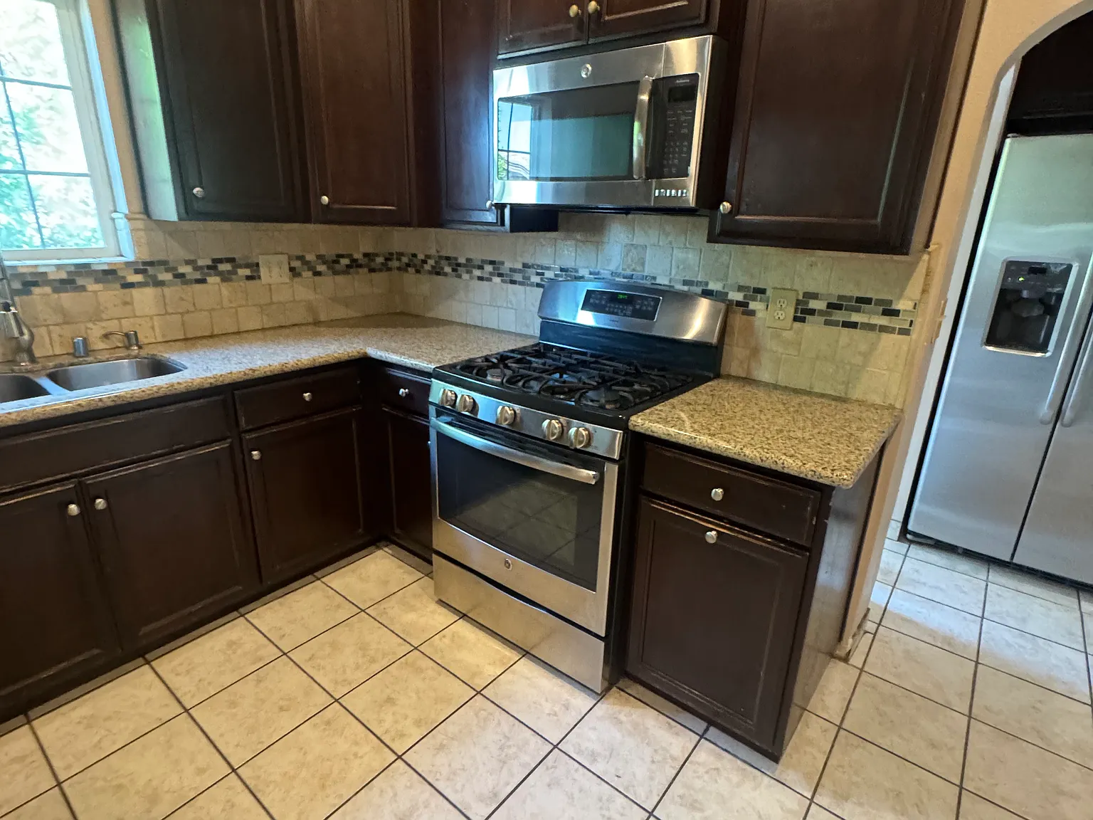 3 bed, 1242 sqft, $1,800 — Photo 4