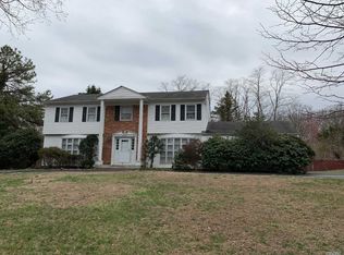 14 Tiana Pl, Dix Hills, NY