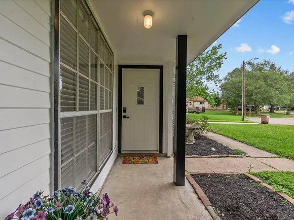 3900 Redstem Ct, Dickinson, TX 77539