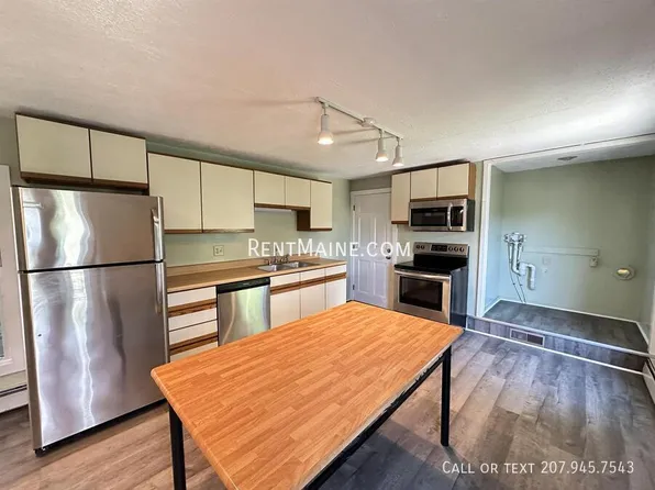 233 Parkview Ave #2, Bangor, ME 04401