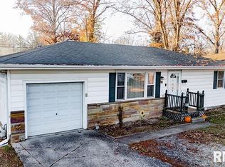 4 Hillside Dr, Mount Vernon, IL 62864