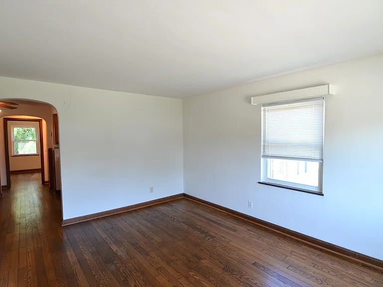 2553 Williams Ave #3 — Photo 2