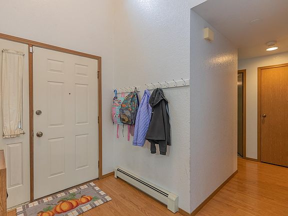 3rd image of 1512 Evergreen St