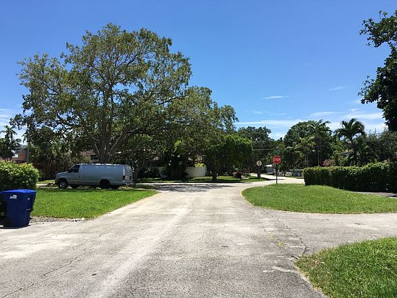 4th image of 8700 NE 10th Ct