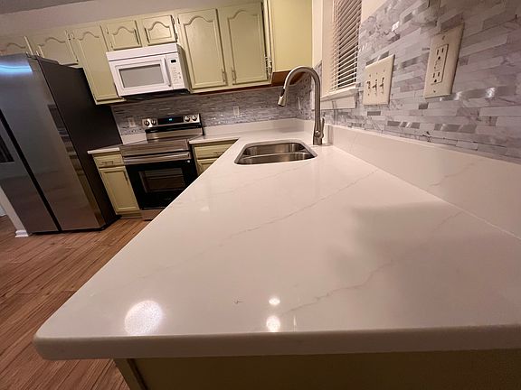 4th image of 4414 River Forest Ln