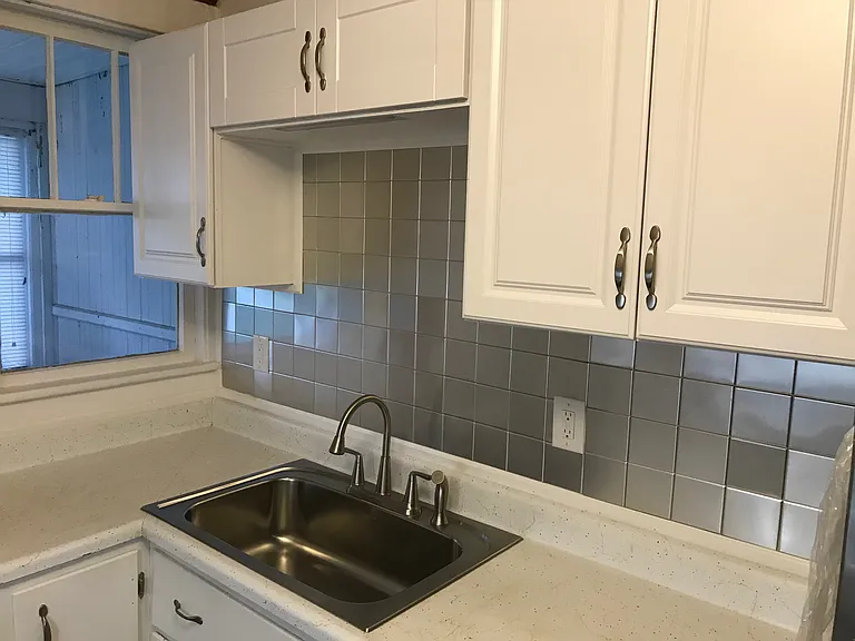 1055 Rankine Ave — Photo 12