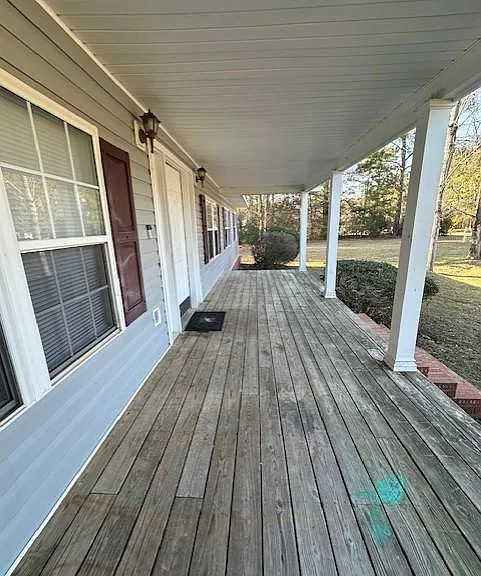 1209 Lawhorn Rd — Photo 4