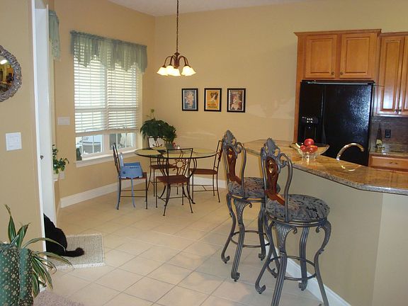 Kitchen and breakfast area