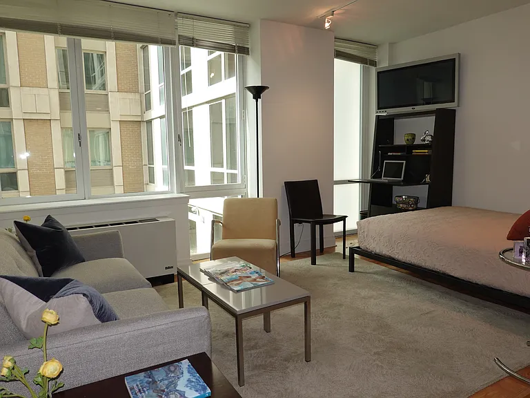 1510 Lexington Ave #4A — Photo 3