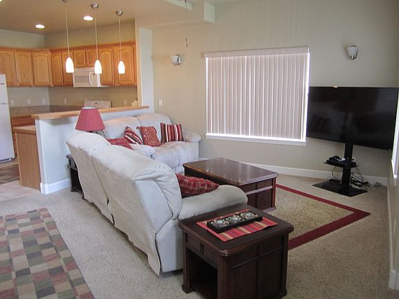 4th image of 290 Fox Hills Dr