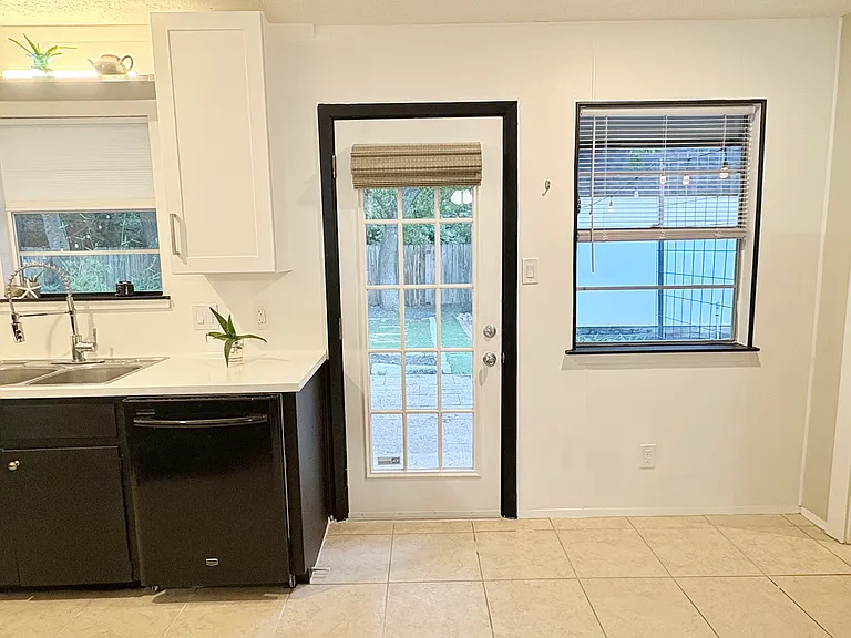 1626 Chippeway Ln — Photo 8