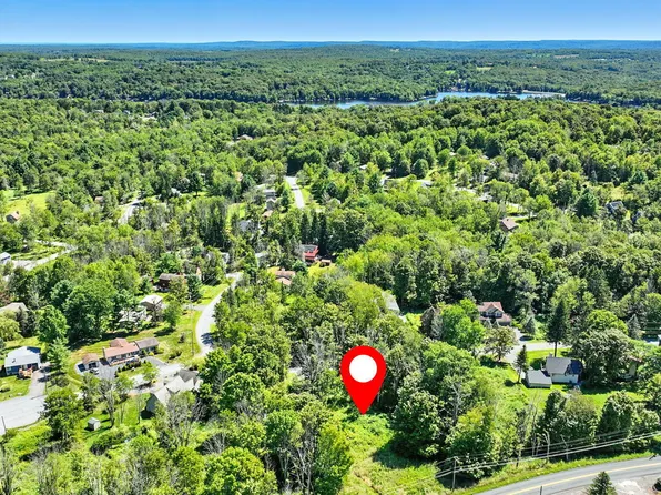 45 Forest Ln, Lake Ariel, PA 18436