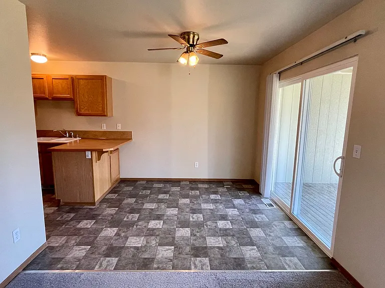 725-727 Crystal Springs Rd NW — Photo 9