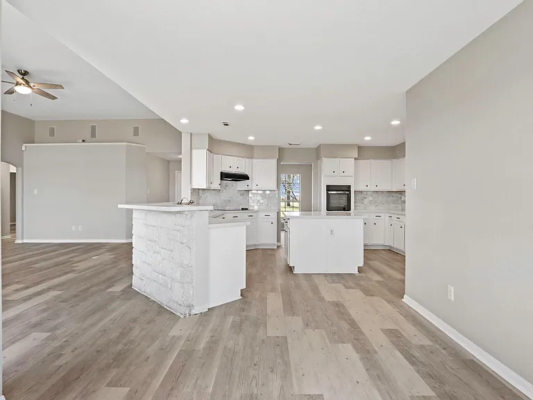 2445 Woods Rd — Photo 12