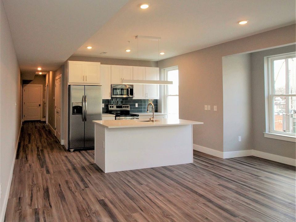 1st image of 4134 Chester Ave #300