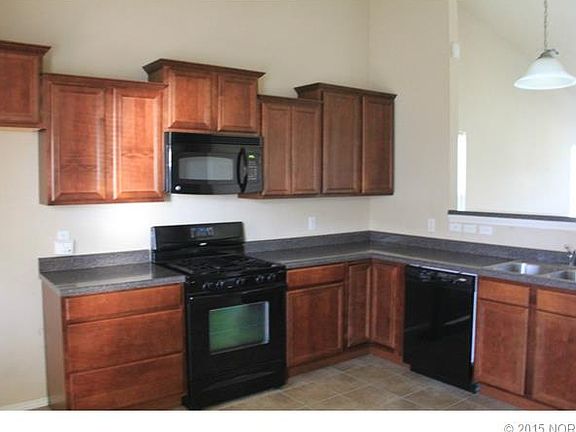 5th image of 11 Fairlane Dr
