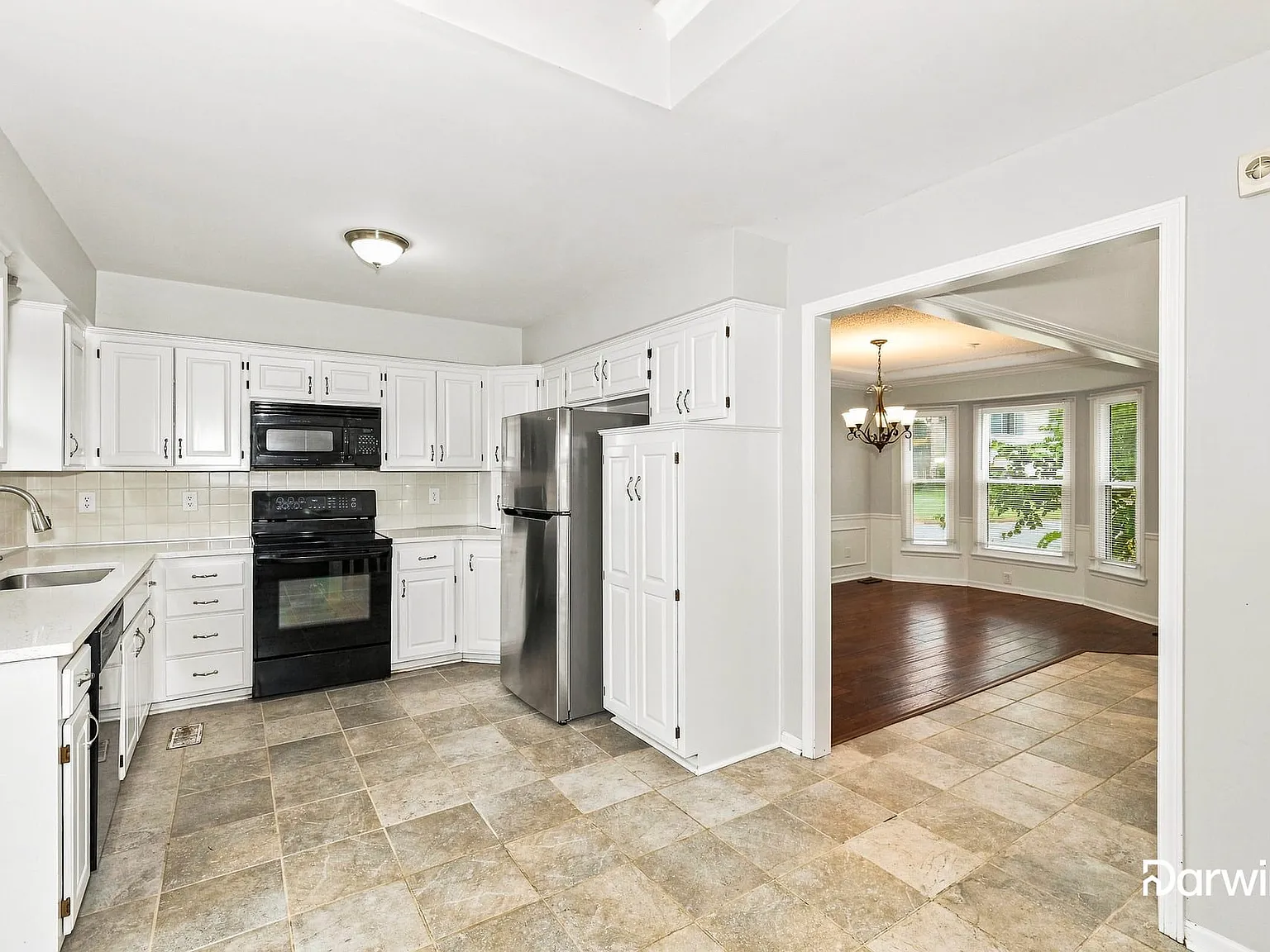 4 bed, 2.5 bath, 2252 sqft, $2,490 — Photo 3