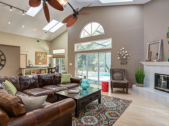 4th image of 392 Creekstone Ct