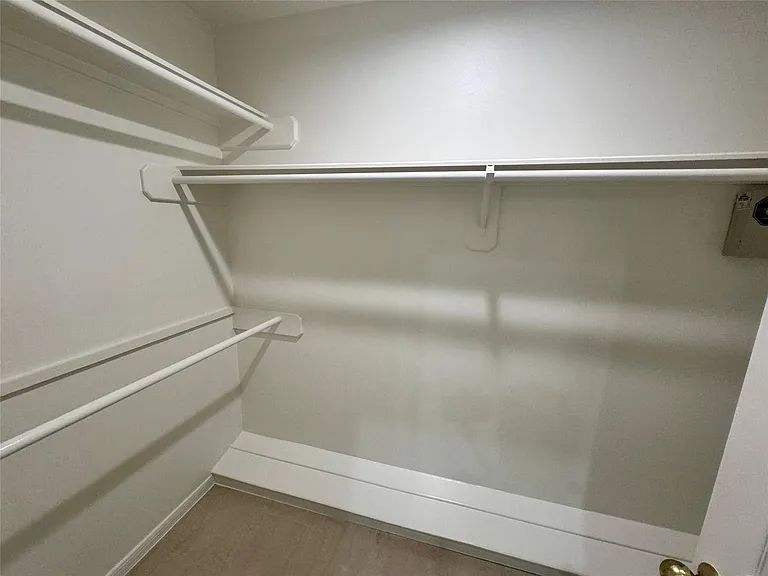1718 Berkoff Dr — Photo 38