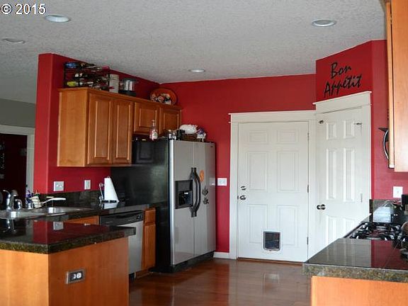 5th image of 915 SE 9th Ct