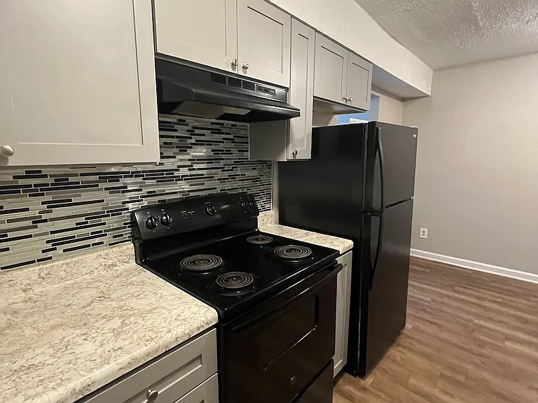 425 Homestead St #D — Photo 9