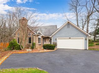 40 Putting Green Ln, Penfield, NY 14526