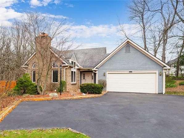 40 Putting Green Ln, Penfield, NY 14526