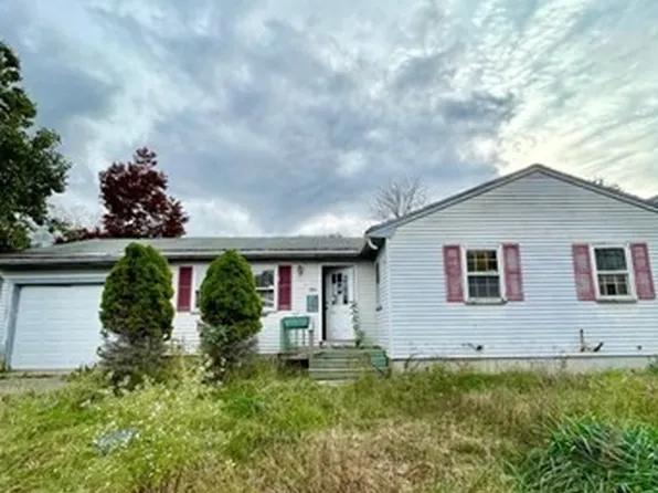 64 1st St, Taunton, MA 02780